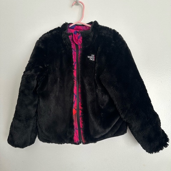The North Face Kids' Mossbud Reversible Water Repellent FauxFur Jacket in size 6 - Picture 5 of 7